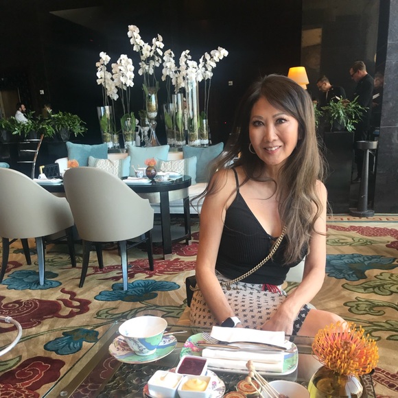 Meet Your Posher, Linda! - Picture 2 of 8